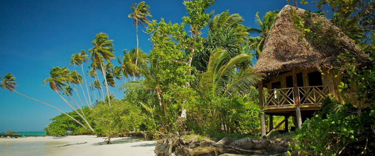 Upolu qui includes plage de sable et scĂšnes tropicales
