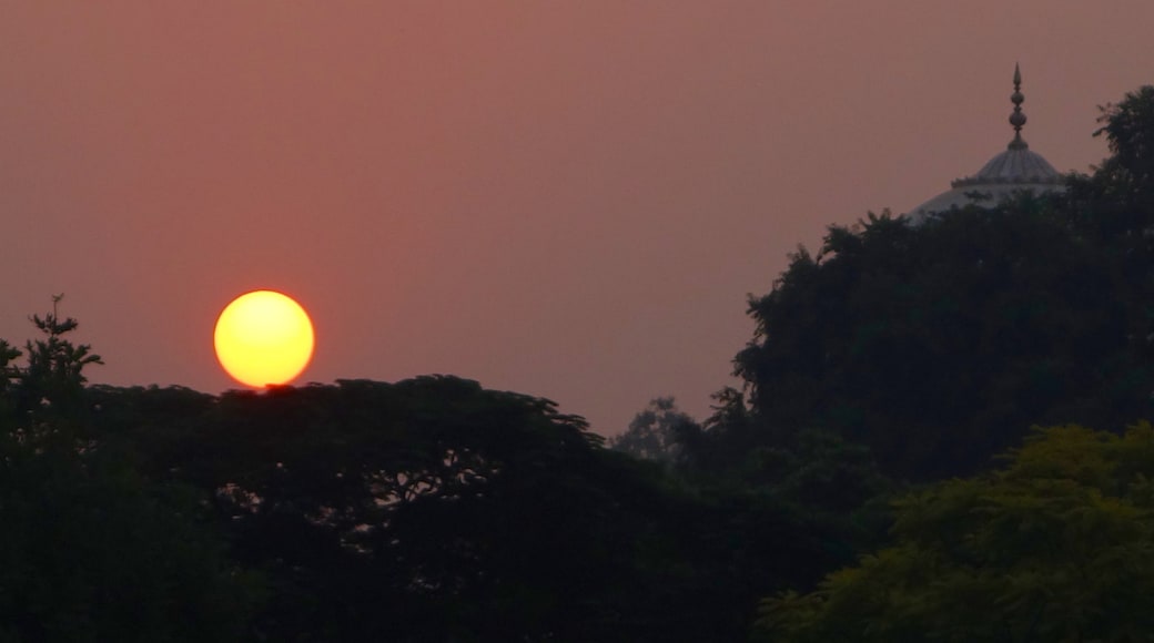 Taj Mahal welches beinhaltet Sonnenuntergang