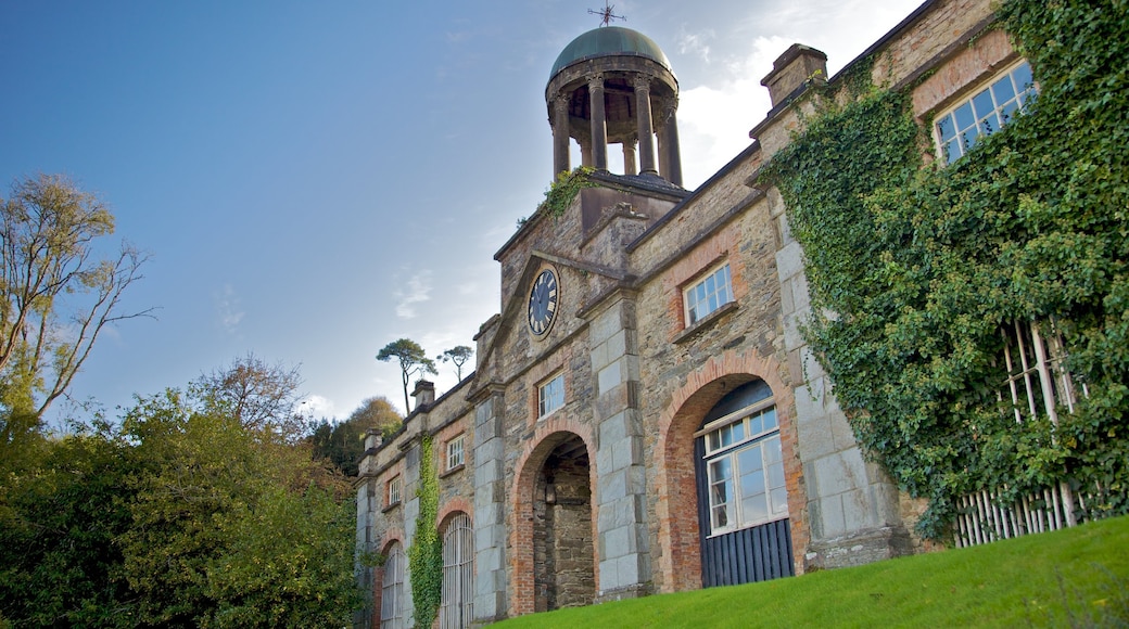 Bantry House ofreciendo patrimonio de arquitectura y castillo o palacio