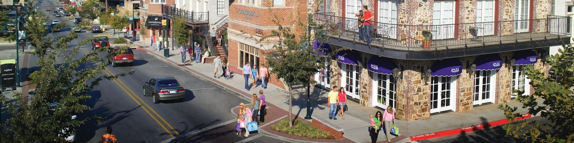 Bentonville - Fayetteville showing heritage elements, a small town or village and street scenes