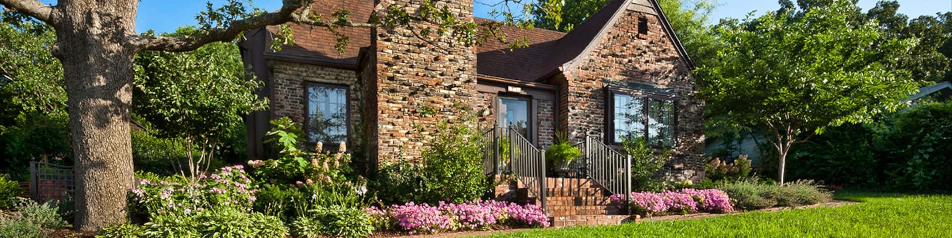 Bentonville - Fayetteville which includes a house and heritage elements