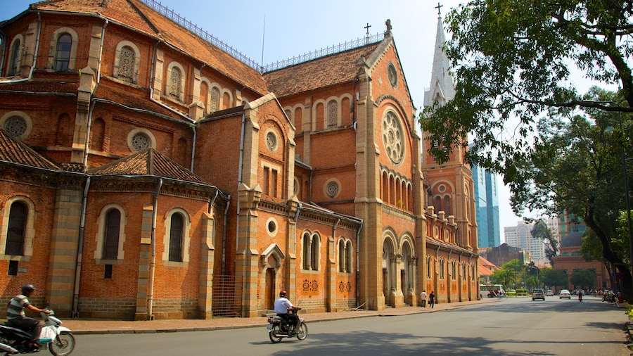 De Basiliek van Notre-Dame van Saigon bevat een kerk of kathedraal, historische architectuur en straten