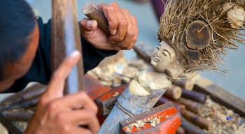 Hoi An City Centre showing art and indigenous culture