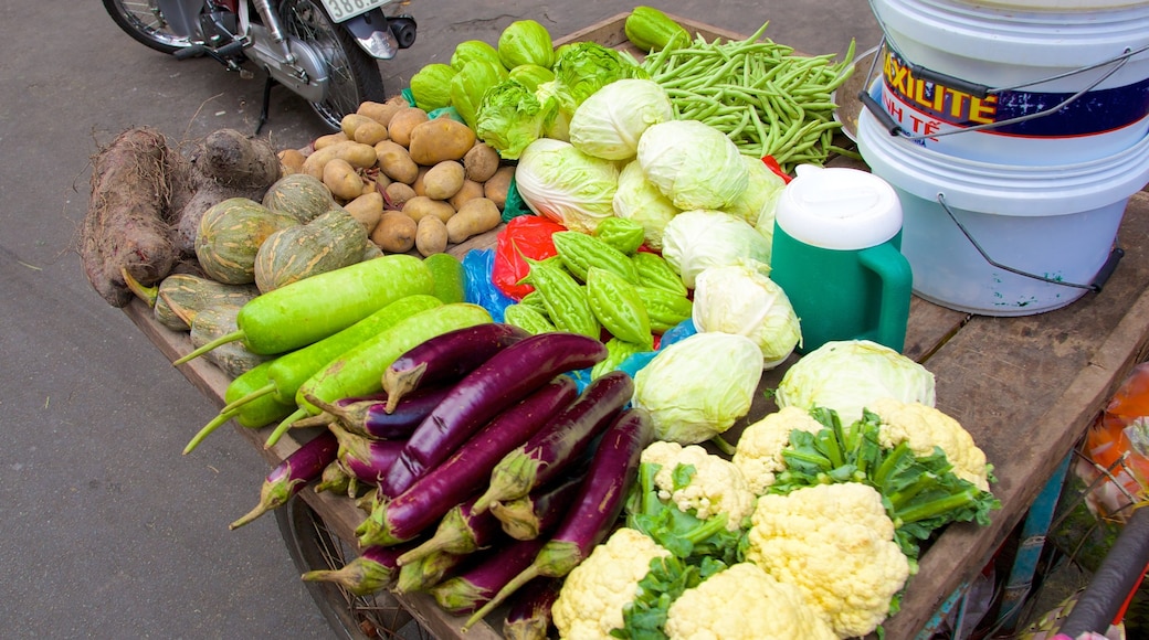 Pham Ngu Lao Street featuring markets and food