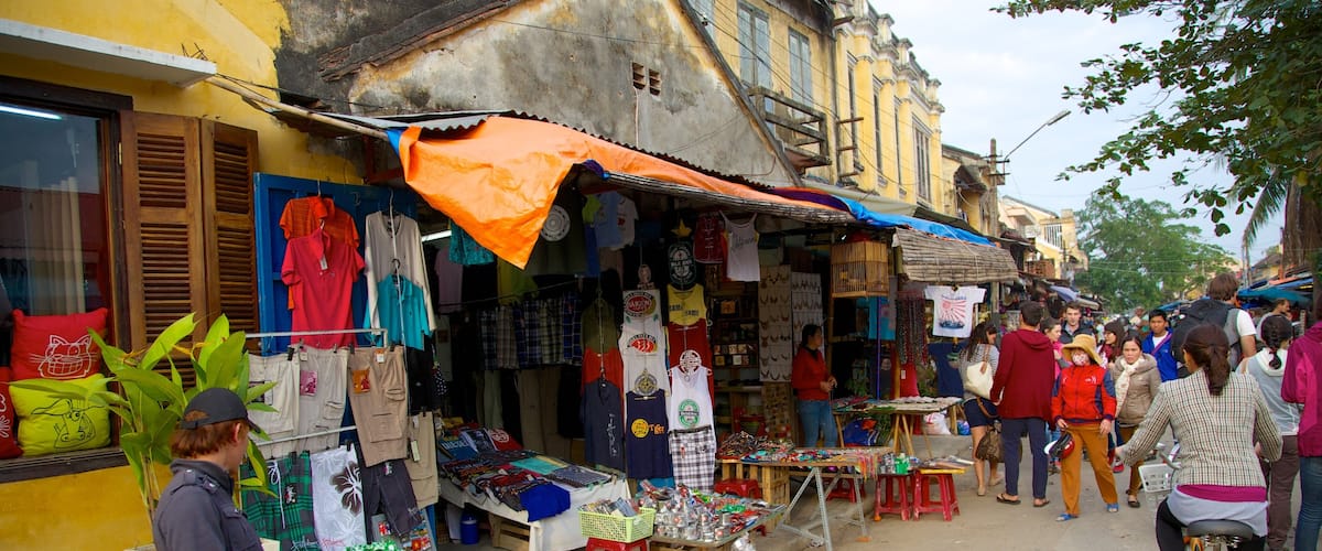 Trung tâm Thành phố Hội An có tính năng cảnh đường phố, chợ và đạp xe