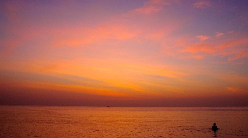 Strand von Phu Quoc das einen Landschaften, Sonnenuntergang und allgemeine Küstenansicht