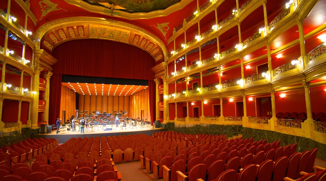 Teatro Degollado welches beinhaltet Innenansichten und Theater