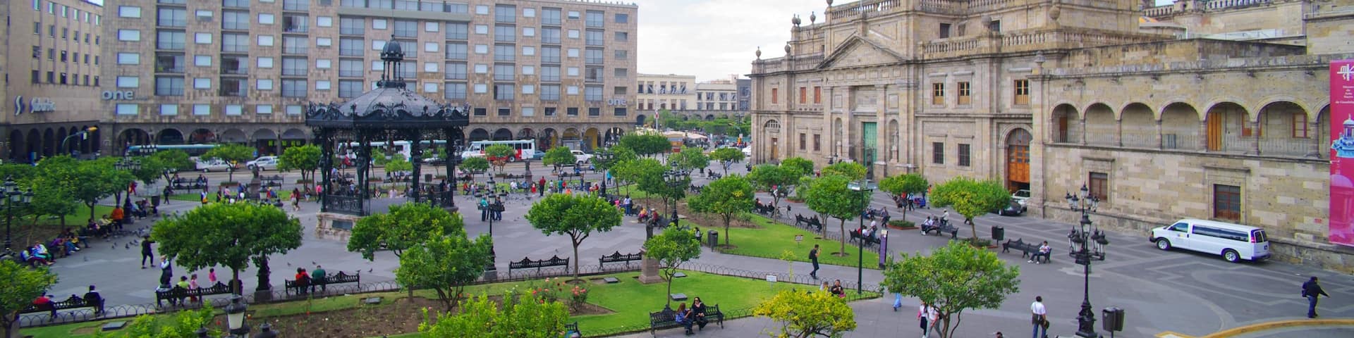 Palacio de Gobierno showing an administrative buidling, a square or plaza and a city