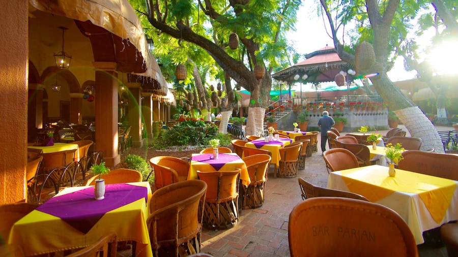 El Parian showing dining out and café lifestyle