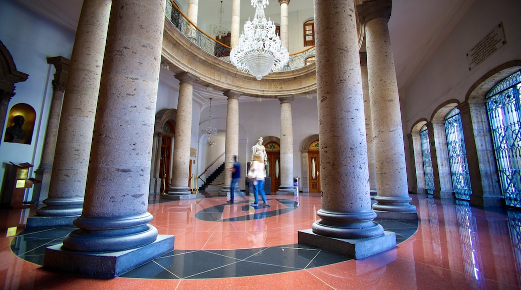 Teatro Degollado que inclui cenas de teatro, arquitetura de patrimônio e vistas internas