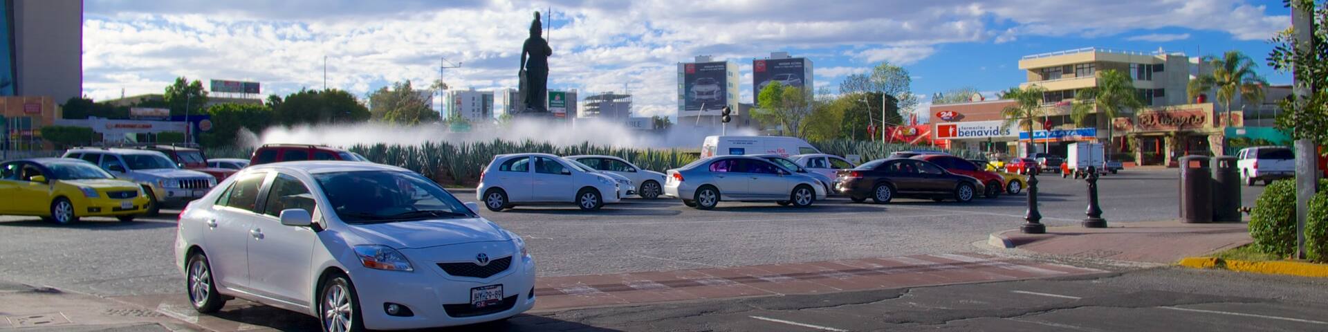 La Minerva featuring street scenes and a city