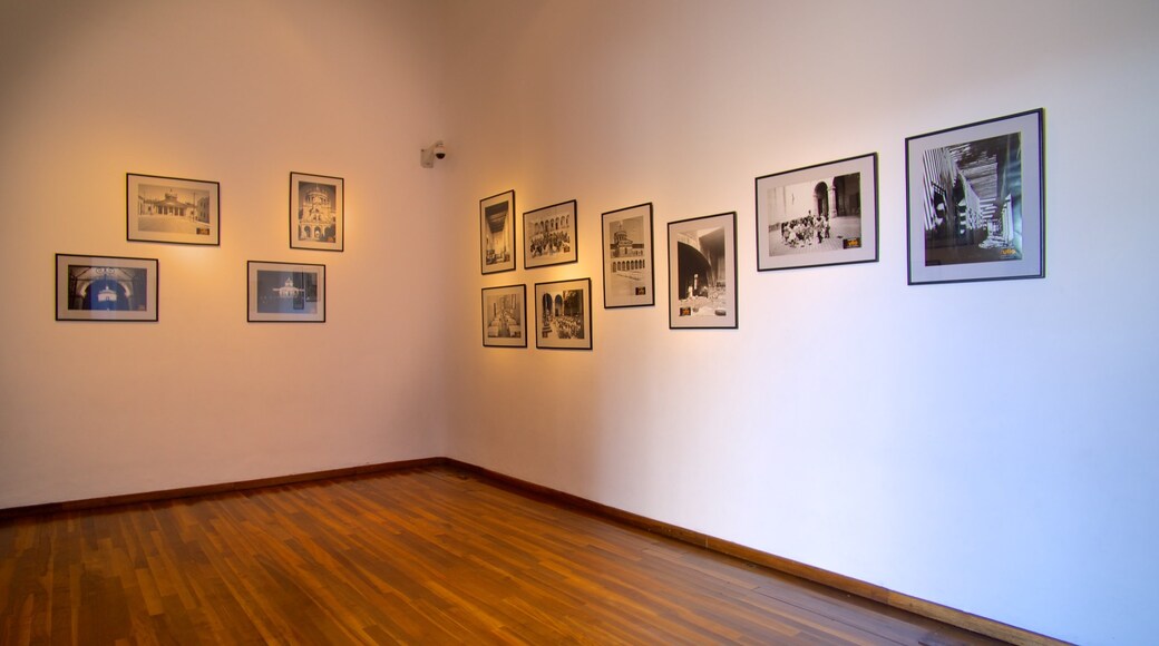 Hospicio Cabañas mit einem Kunst und Innenansichten