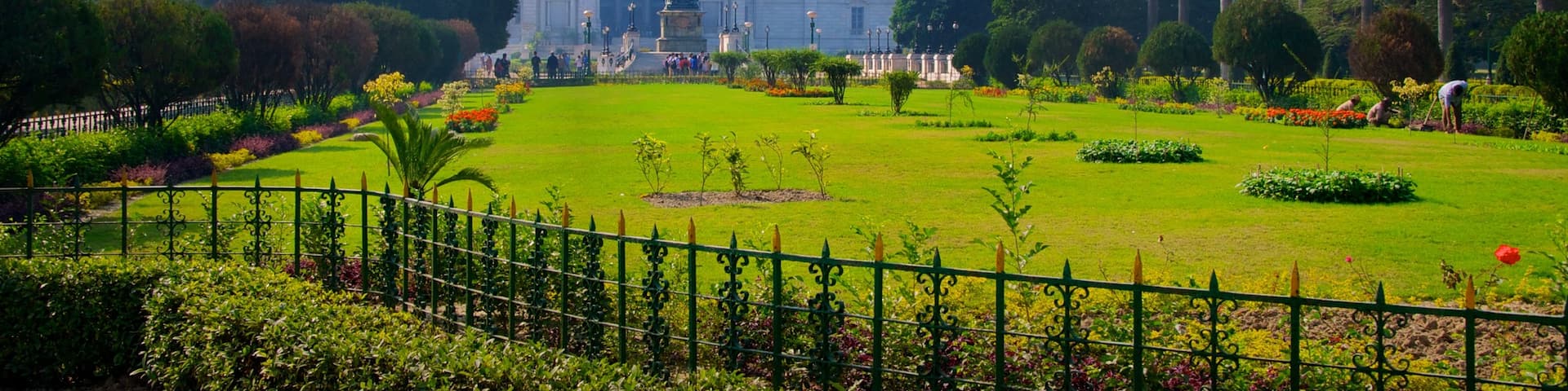 Victoria Memorial which includes heritage architecture, a garden and a memorial