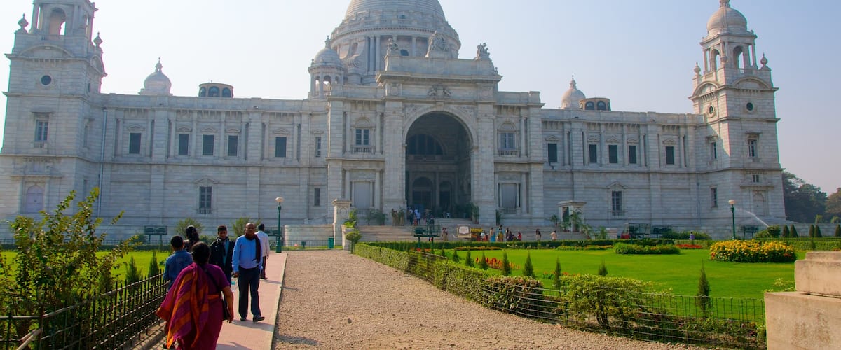 Victoria Memorial which includes a memorial, heritage architecture and a garden