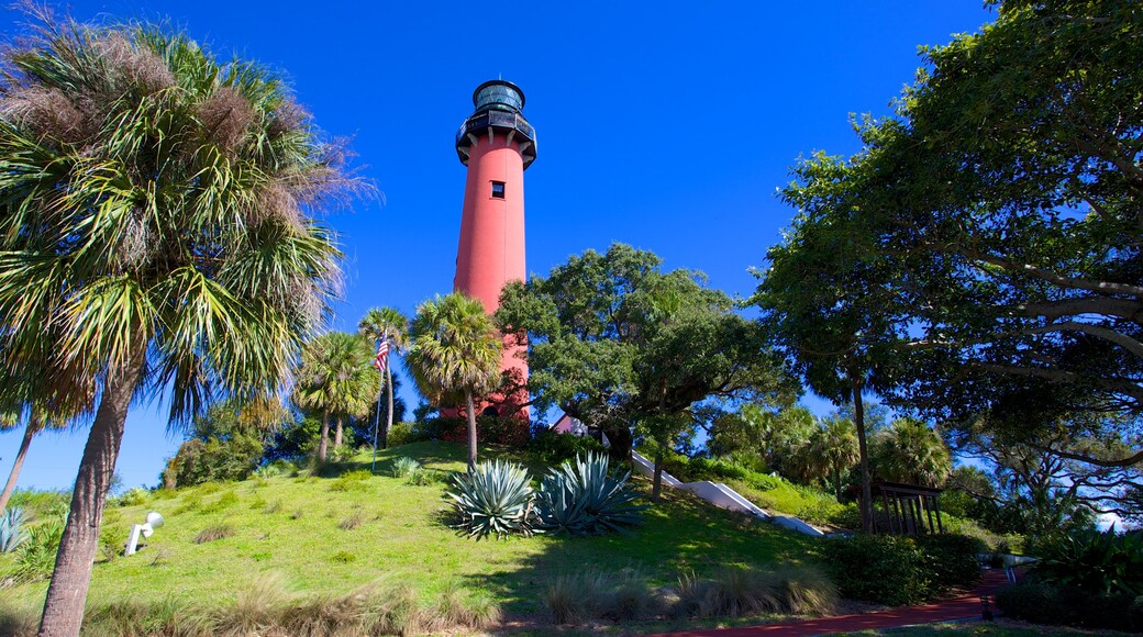 Ngọn hải đăng Jupiter Inlet cho thấy cảnh bờ biển, hải đăng và quang cảnh miền nhiệt đới