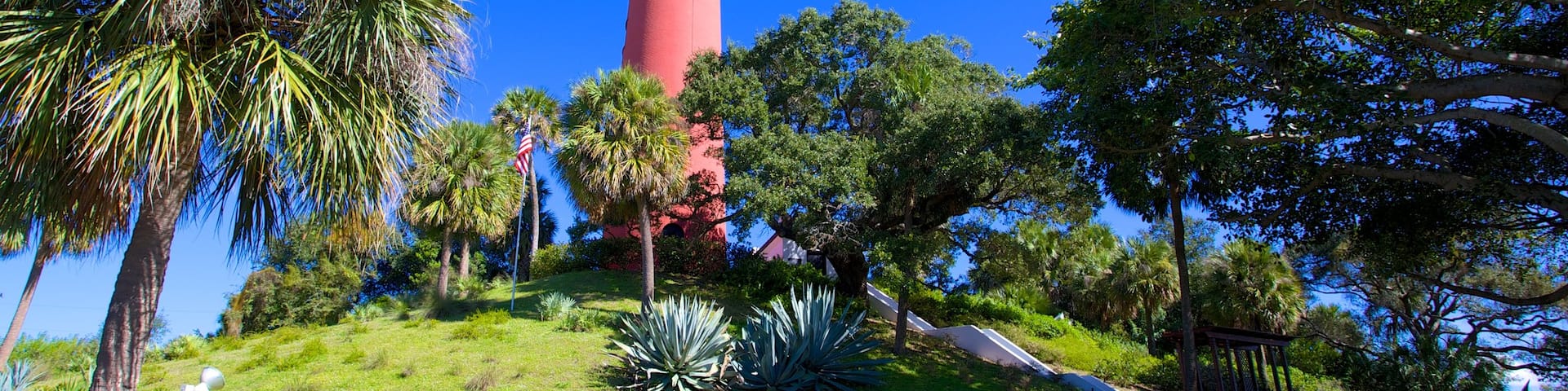 Jupiter Inlet Lighthouse which includes general coastal views, a lighthouse and tropical scenes