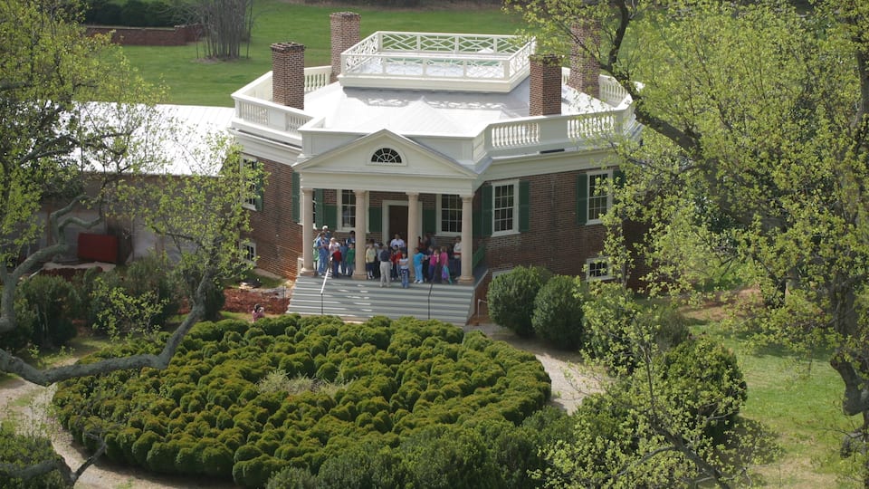 Roanoke which includes a memorial, a house and a park