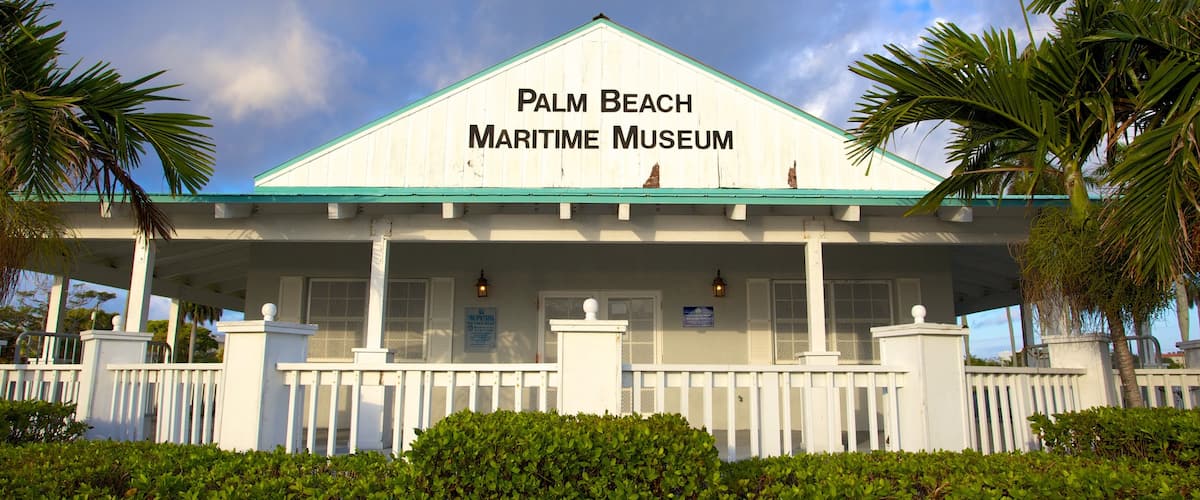 Bảo tàng Hàng hải Bãi biển Palm cho thấy biển hiệu