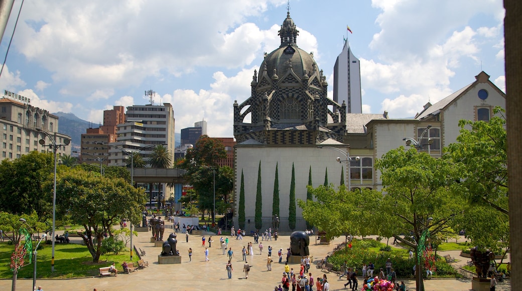 Botero Square Sculpture Park featuring a square or plaza, heritage architecture and a church or cathedral