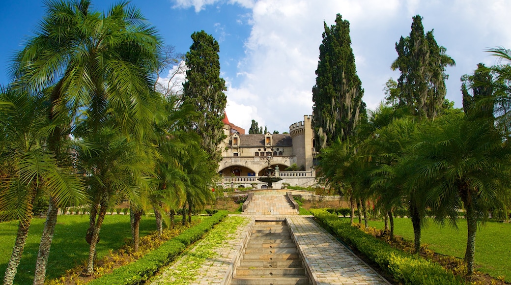 Museo El Castillo che include parco e castello