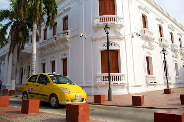 Parque de Los Novios which includes a city, heritage elements and street scenes