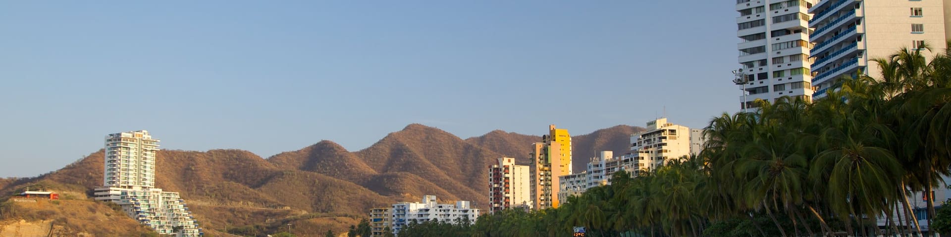 Rodadero Beach showing a hotel, a sandy beach and a coastal town