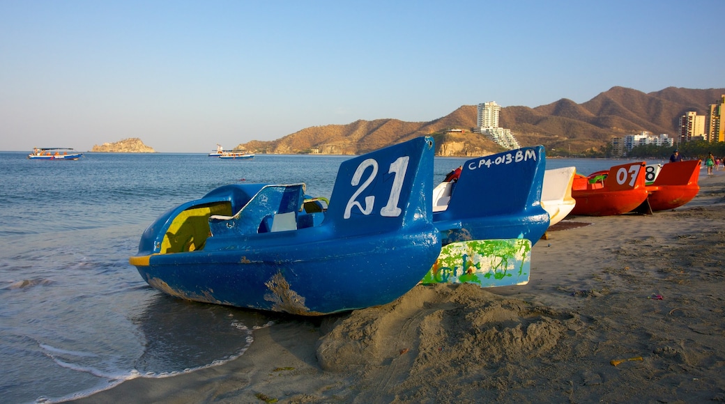 Rodadero Beach showing a sandy beach and boating