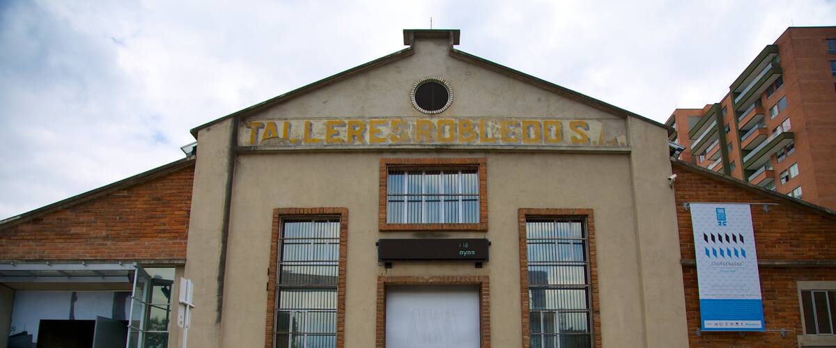 Medellin\'s Museum of Modern Art showing signage and street scenes