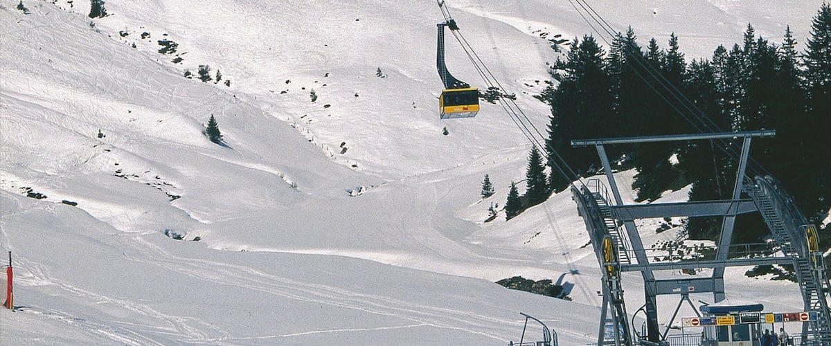 Mayrhofen que incluye nieve y una góndola