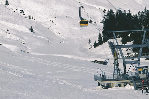 Mayrhofen welches beinhaltet Schnee und Gondel