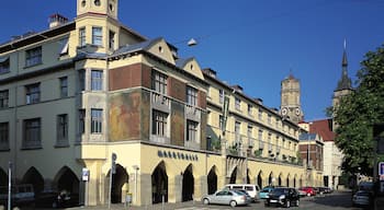 Halle mettant en vedette marchés, patrimoine historique et ville