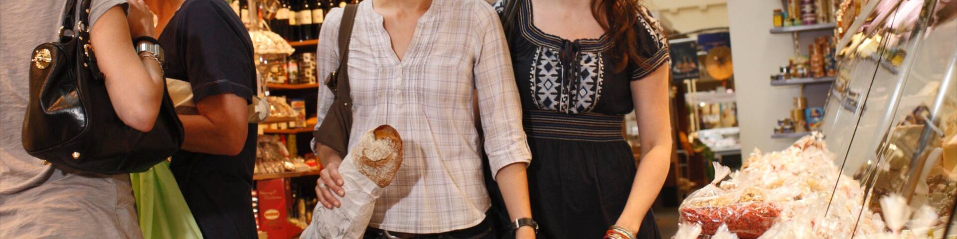 Market Hall showing interior views, food and shopping