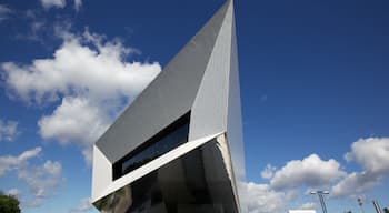 Porsche Museum che include architettura moderna