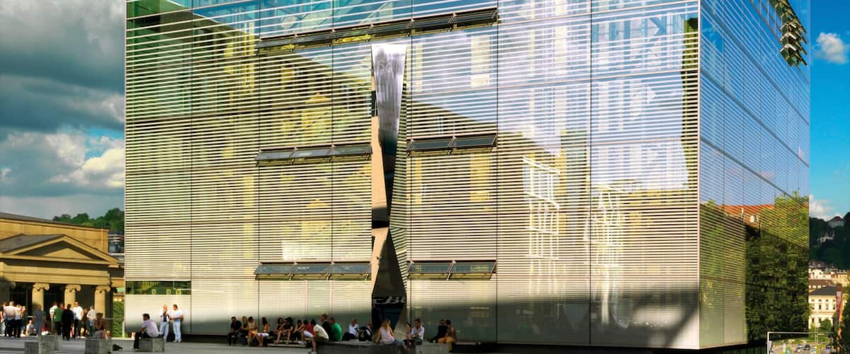 Kunstmuseum Stuttgart welches beinhaltet Platz oder Plaza, moderne Architektur und Outdoor-Kunst