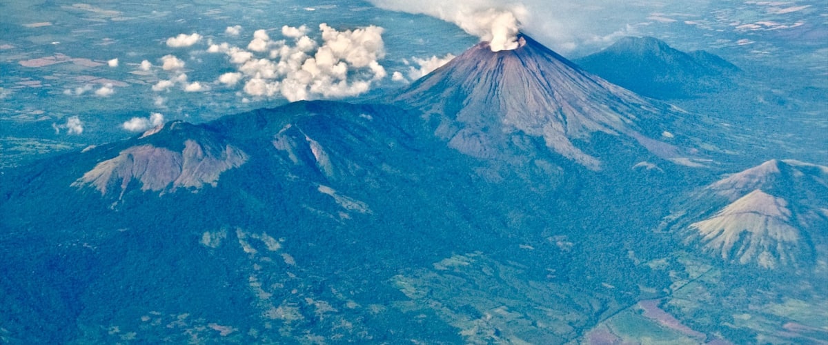 Nicaragua que incluye montañas y escenas tranquilas