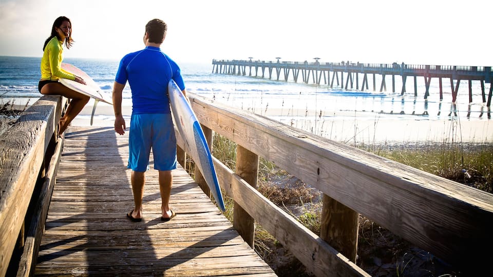 Jacksonville das einen Ansichten, allgemeine Küstenansicht und Surfen