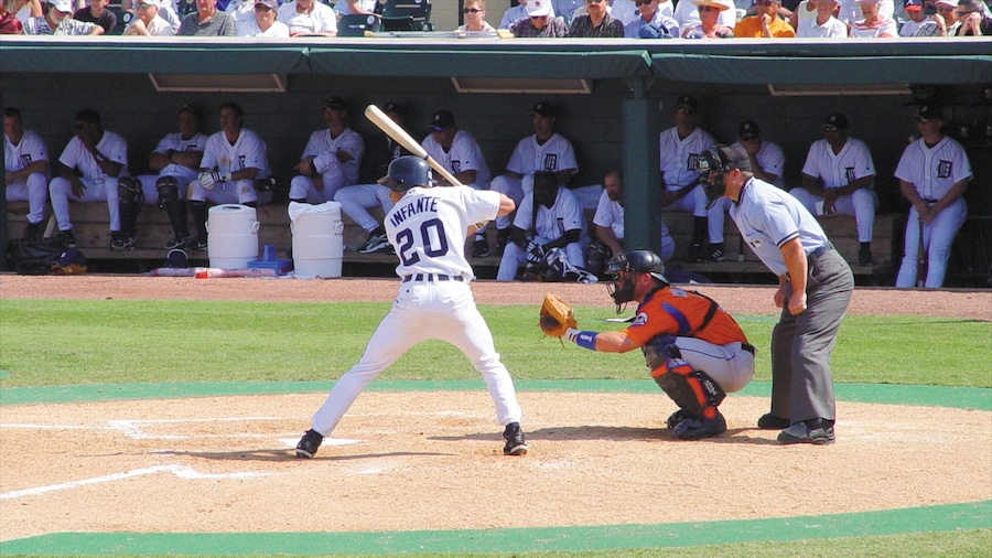 Lakeland - Winter Haven mostrando evento sportivo cosi come un grande gruppo di persone