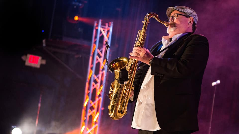 Lubbock ofreciendo arte escénica y música y también un hombre