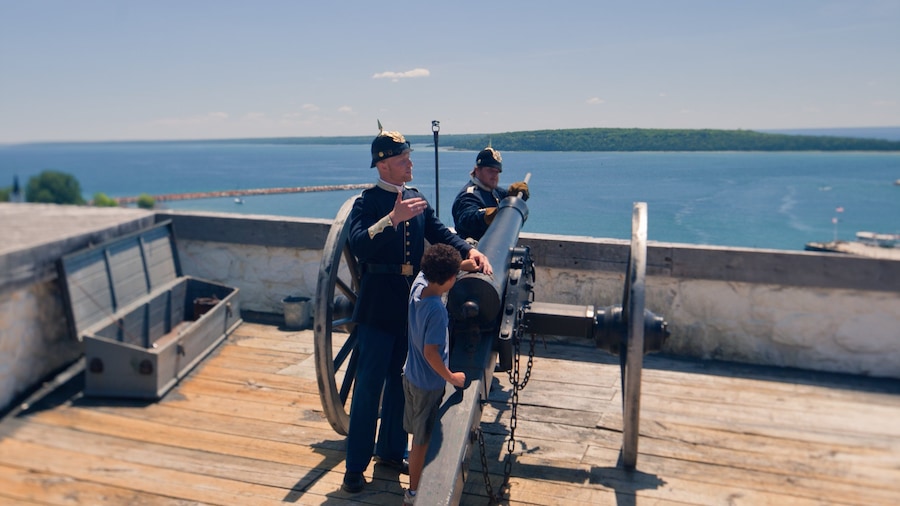 Straits of Mackinac showing views, general coastal views and a monument