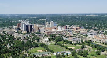 Rochester que inclui uma cidade e linha do horizonte