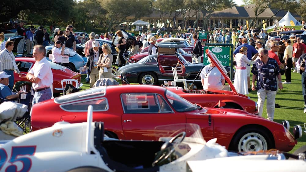 Amelia Island montrant festival aussi bien que important groupe de personnes
