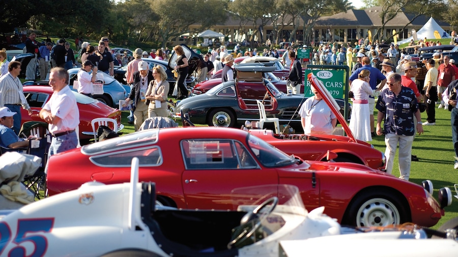Amelia Island showing a festival as well as a large group of people