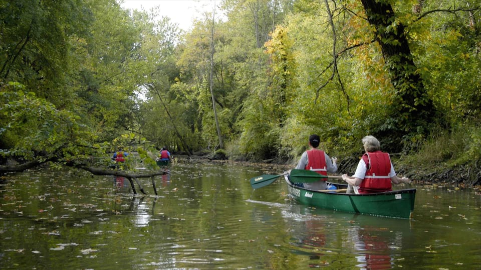Akron welches beinhaltet See oder Wasserstelle, Fluss oder Bach und Landschaften