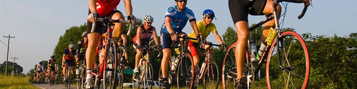 Spartanburg welches beinhaltet Straßenradfahren und Sportevent sowie große Menschengruppe