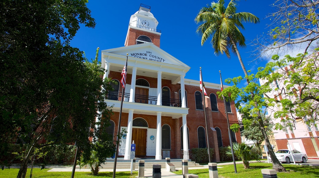 Jackson Square featuring an administrative building and heritage elements