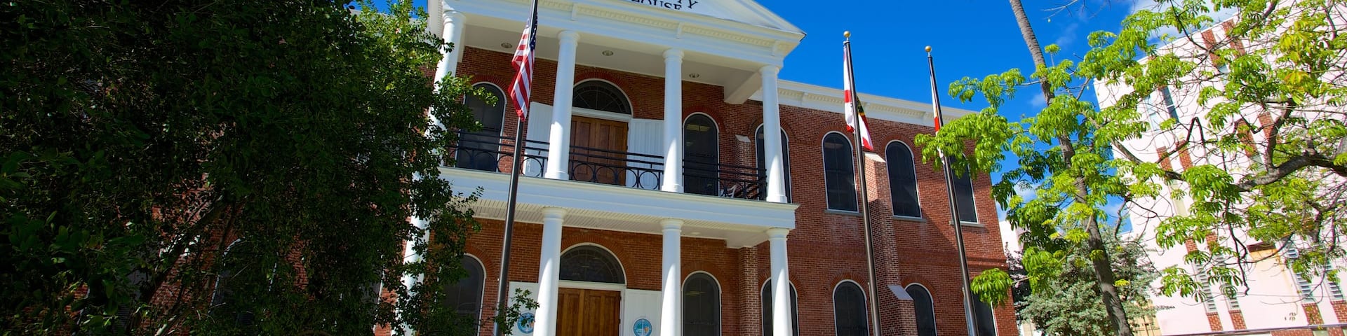 Jackson Square featuring heritage elements and an administrative building
