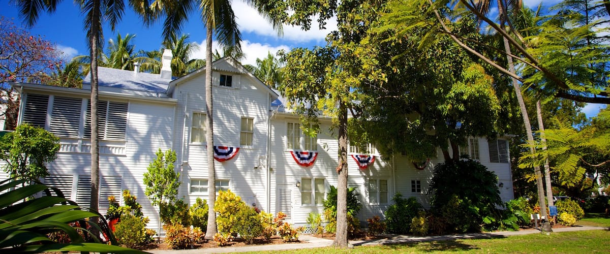 Harry S. Truman Little White House showing a house, a park and heritage elements