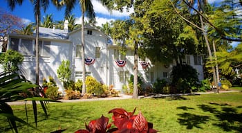 Harry S. Truman Little White House mostrando casa, giardino e oggetti d\'epoca