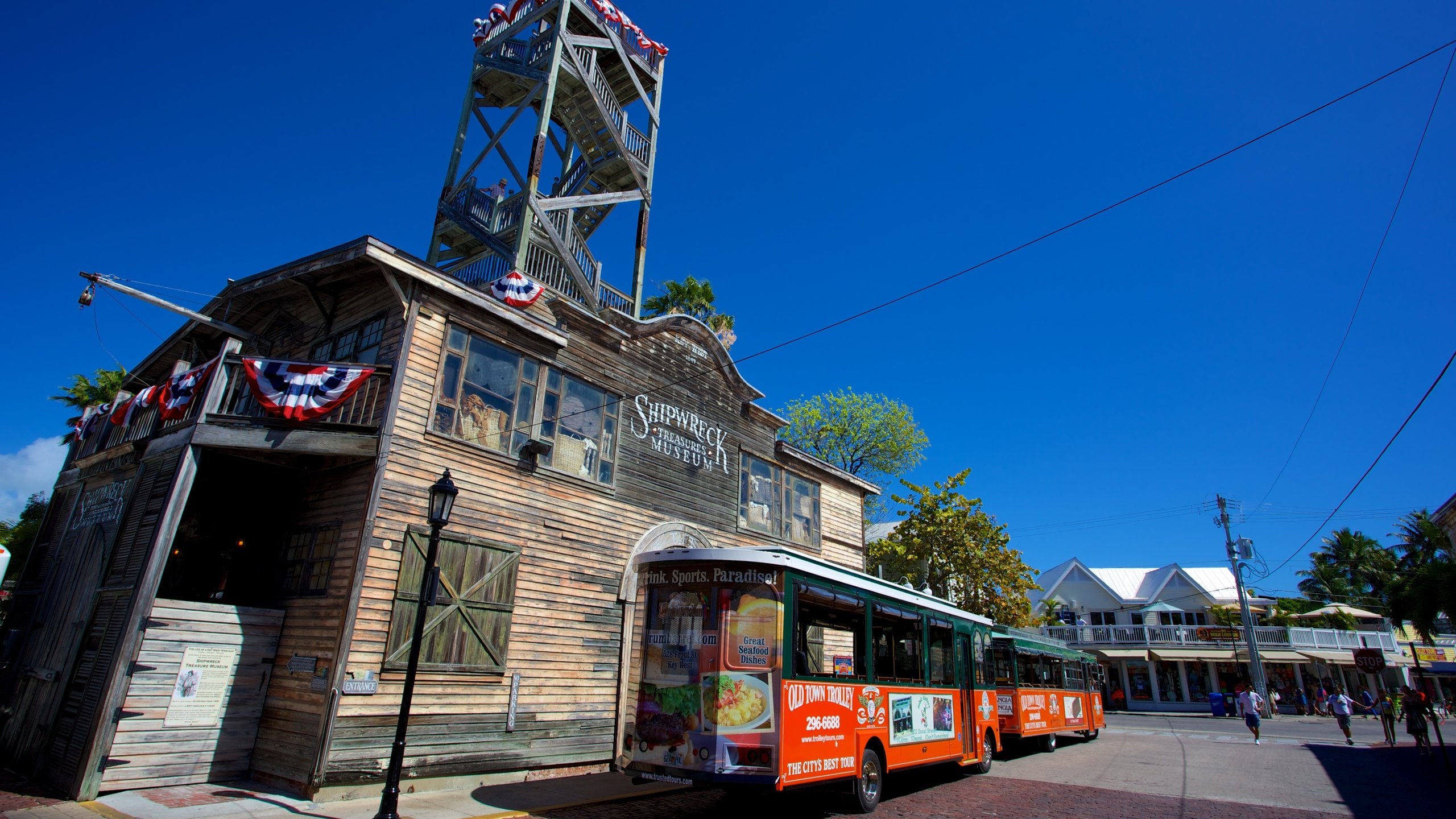 Key West Shipwreck Museum which includes street scenes