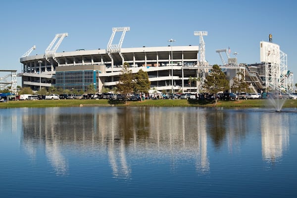 EverBank Field welches beinhaltet See oder Wasserstelle